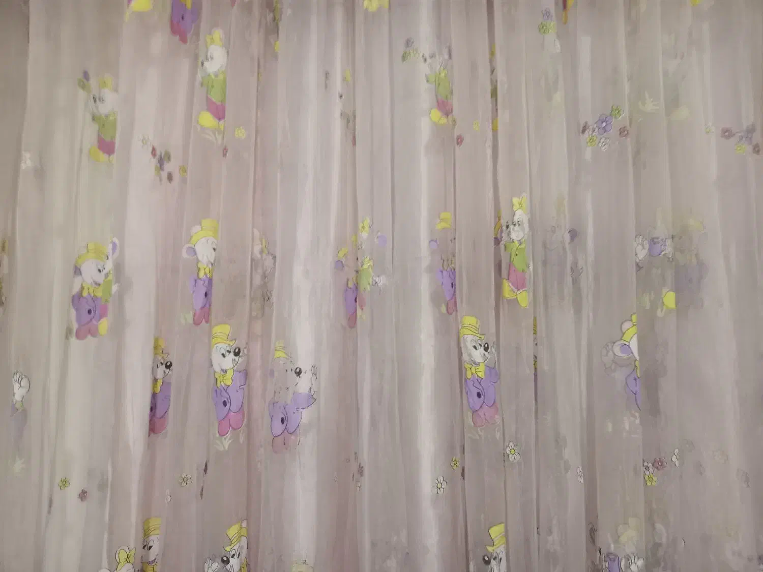 یه عدد پرده صورتی با عکس میکی موز|پرده، رانر، رومیزی|مشهد, آپارتمان های مرتفع|دیوار