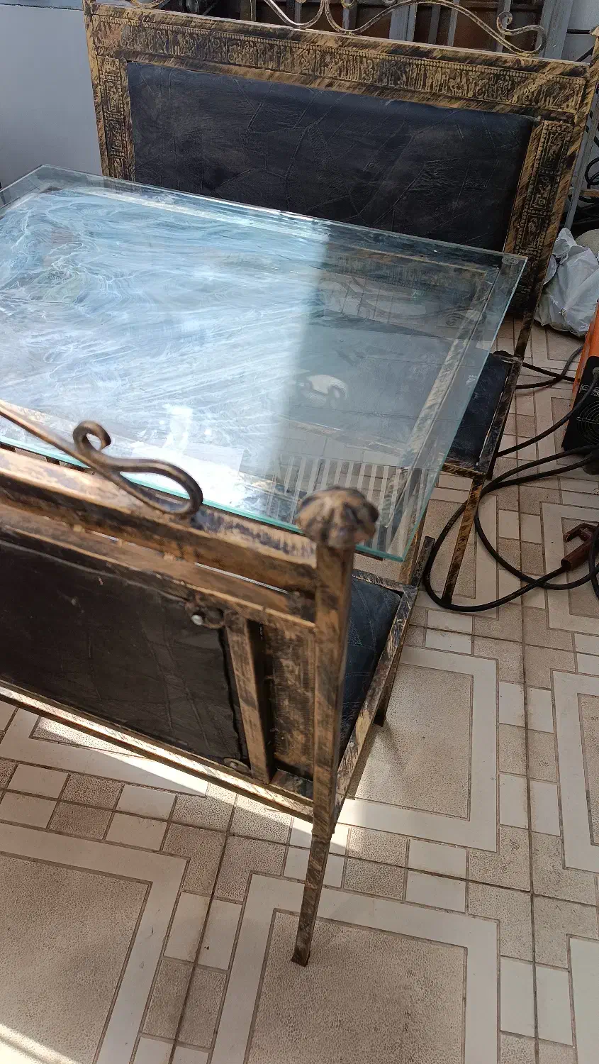 میز نهار خوری فلزی|میز و صندلی غذاخوری|نیشابور, خیام|دیوار