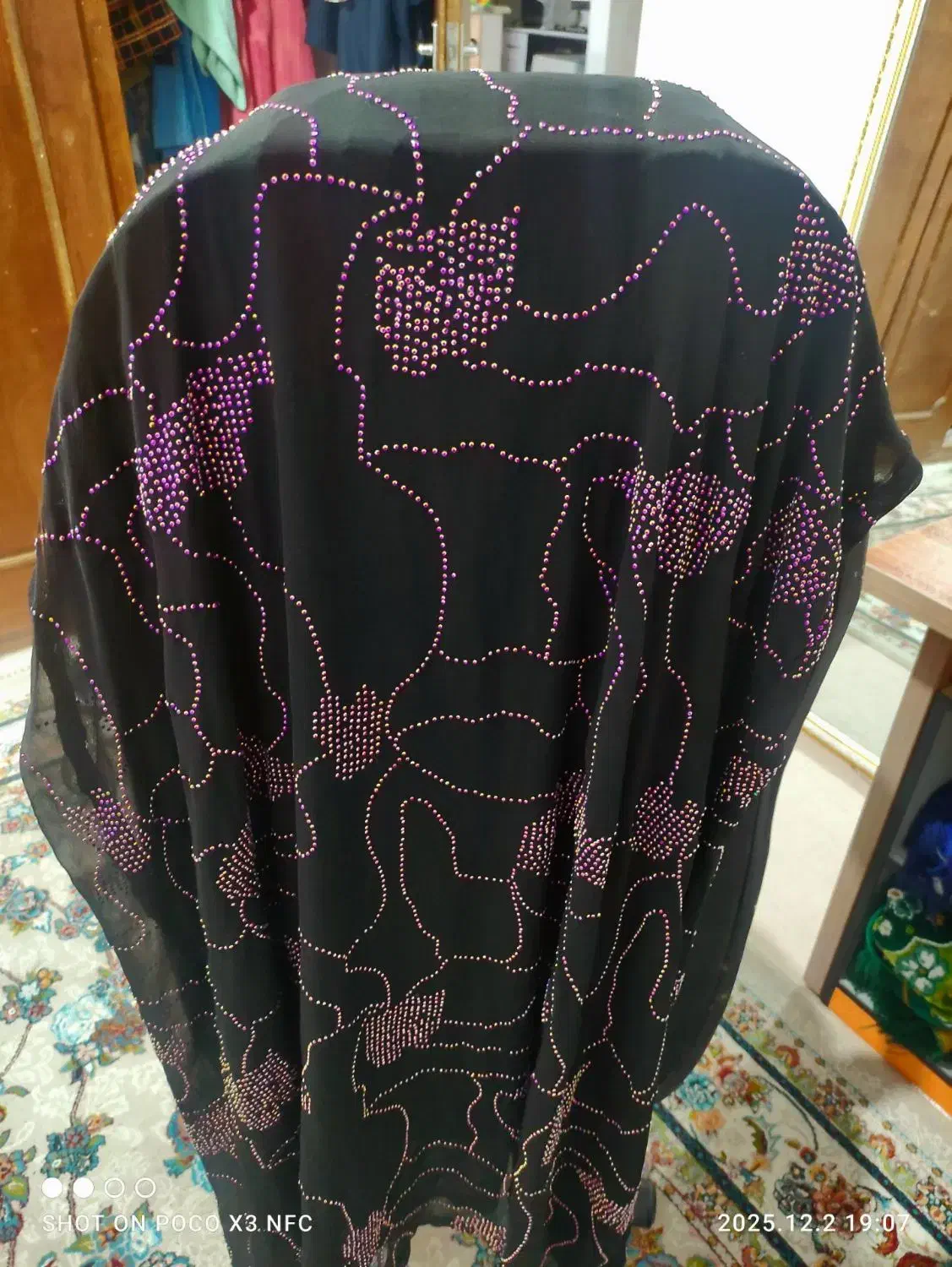 تعدادی وسایل شخصی|لباس|جوانرود, |دیوار