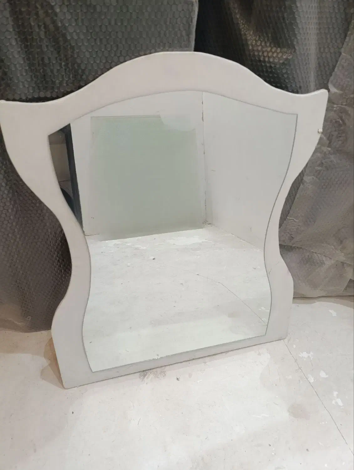 آینه کلکسیونی دوره چرم        عتیقه|کلکسیون اشیاء عتیقه|خوی, |دیوار