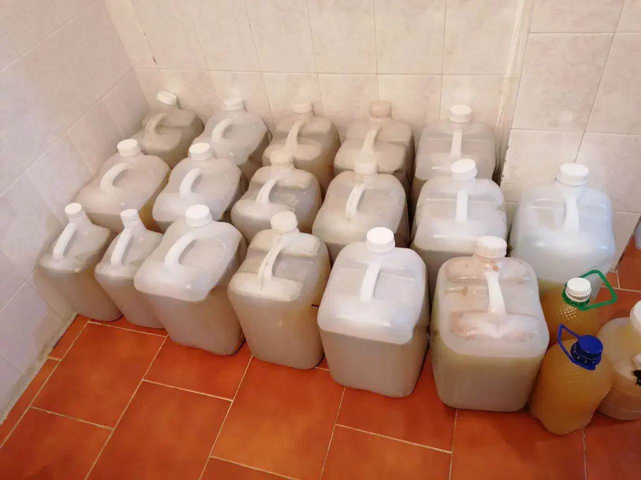 آبغوره|خوردنی و آشامیدنی|شیراز, میانرود|دیوار