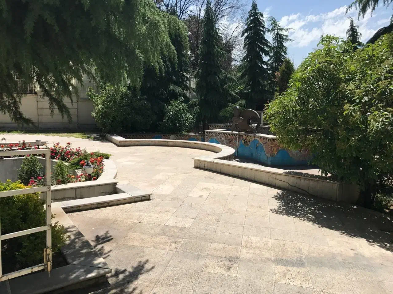 ویلایی ۱۴۰۰متر زمین / ۸۰۰متر بنا تریبلکس / رویایی