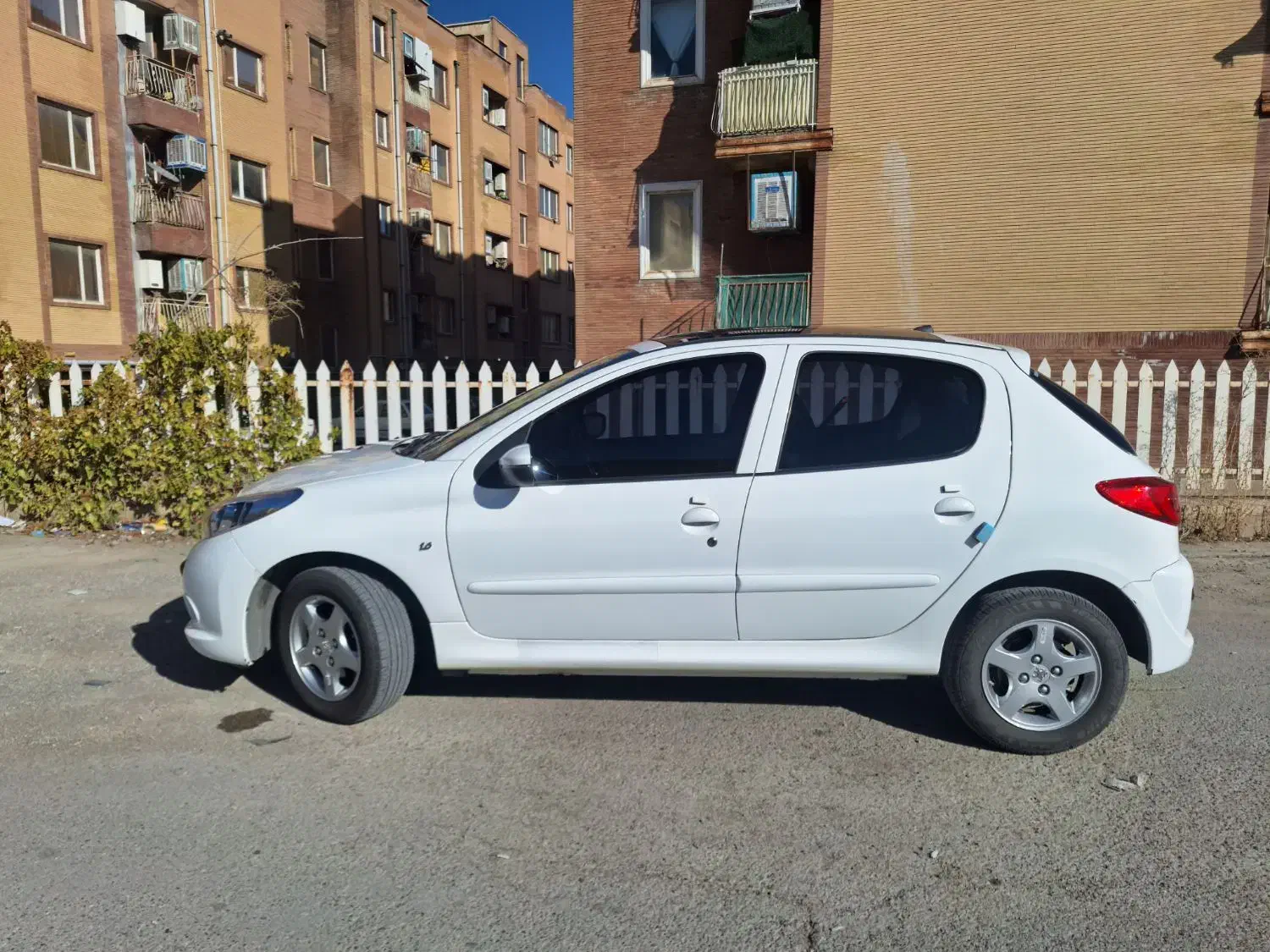 پژو ۲۰۷ سقف شیشه ای ارتقایافته ۱۴۰۳|خودرو سواری و وانت|ایلام, |دیوار