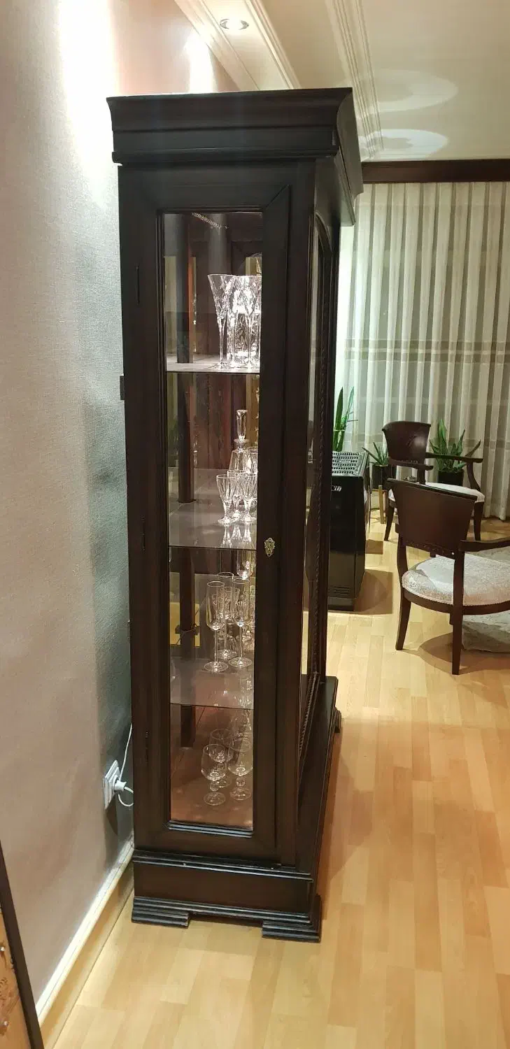 بوفه|بوفه، ویترین، کنسول|مهاجران, |دیوار