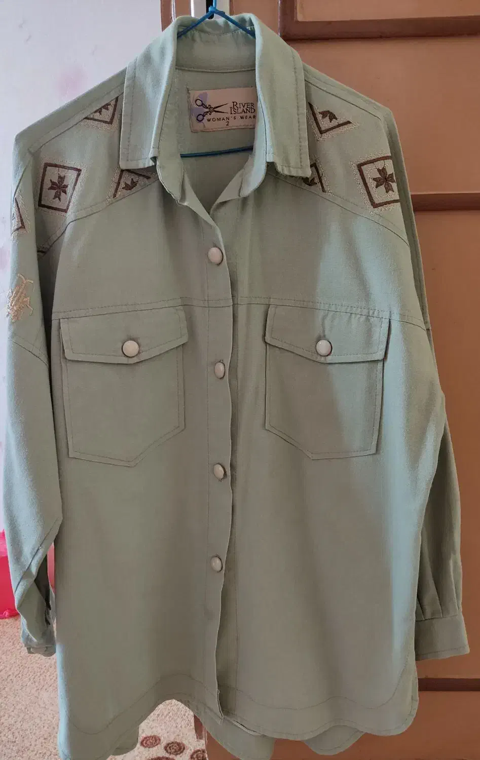 مانتو لنین|لباس|سبزوار, نواب صفوی|دیوار