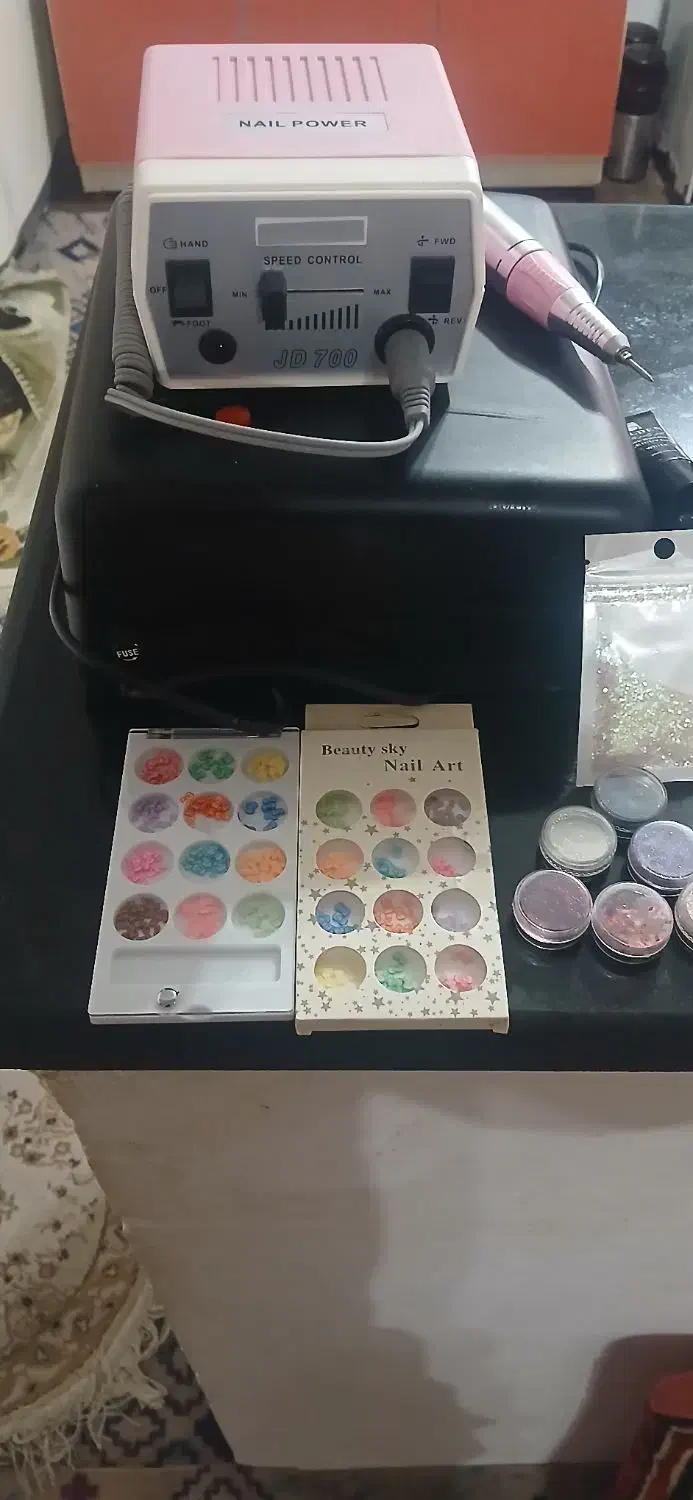 لوازم فول کاشت ناخن دست و پا در حد نو کاملا سالم|آرایشی، بهداشتی، درمانی|رشت, جانبازان|دیوار