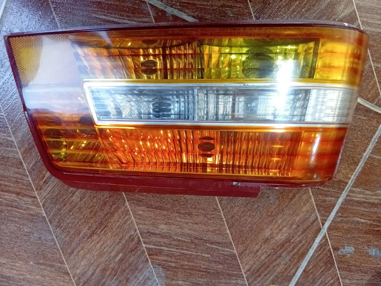 چراغ عقب تیوفایو|قطعات یدکی و لوازم جانبی|رامشیر, |دیوار