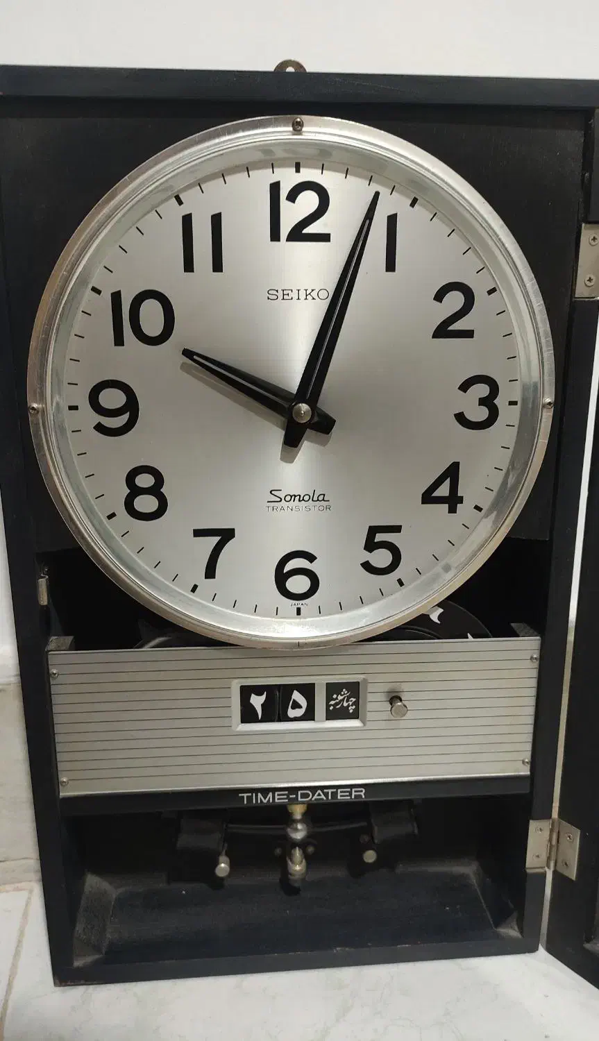 شیئ قدیمی|ساعت دیواری و تزئینی|کاشان, مفتح|دیوار