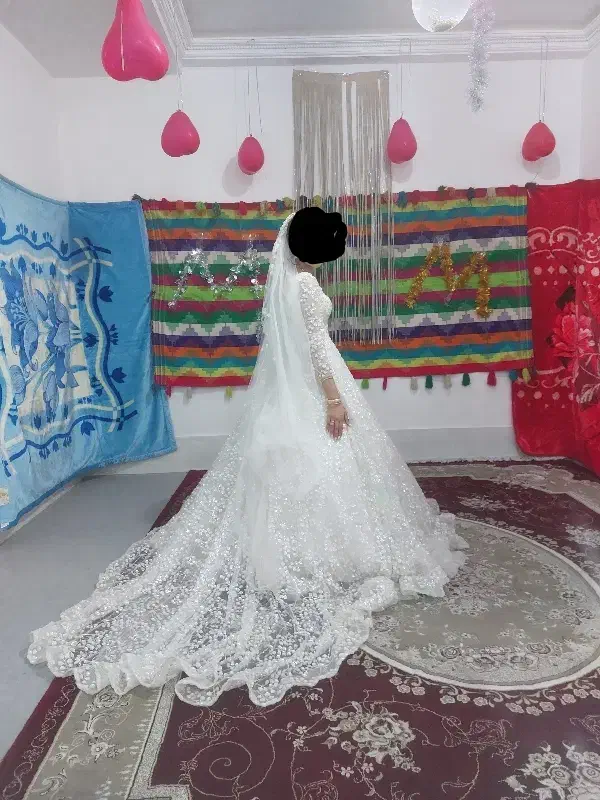 لباس عروس|لباس|شاهینشهر, خانه کارگر|دیوار