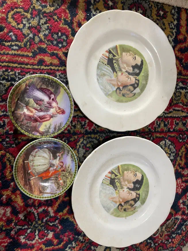 ظروف چینی قدیمی|کلکسیون اشیاء عتیقه|رشت, کوی غلام نیا|دیوار