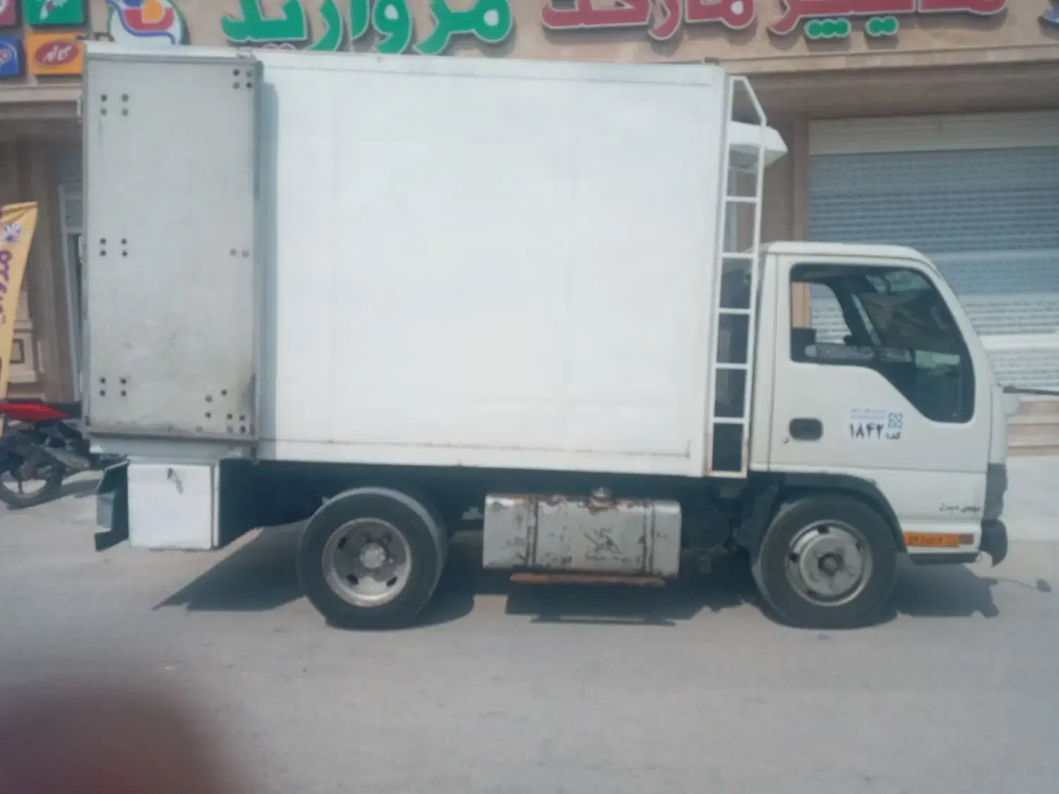 ایسوزو یخچالی ۵۲۰۰|خودرو سنگین|داراب, |دیوار