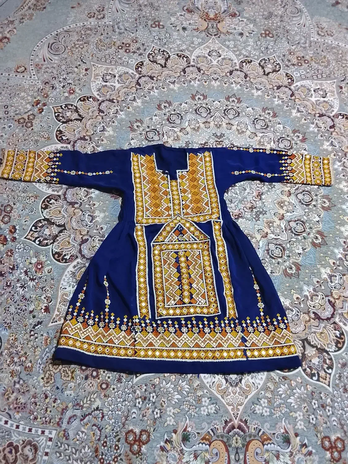 لباس|لباس|دلگان, |دیوار