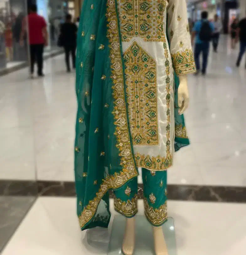 ارایشگاه|آرایشگاه و سالنهای زیبایی|خاش, |دیوار