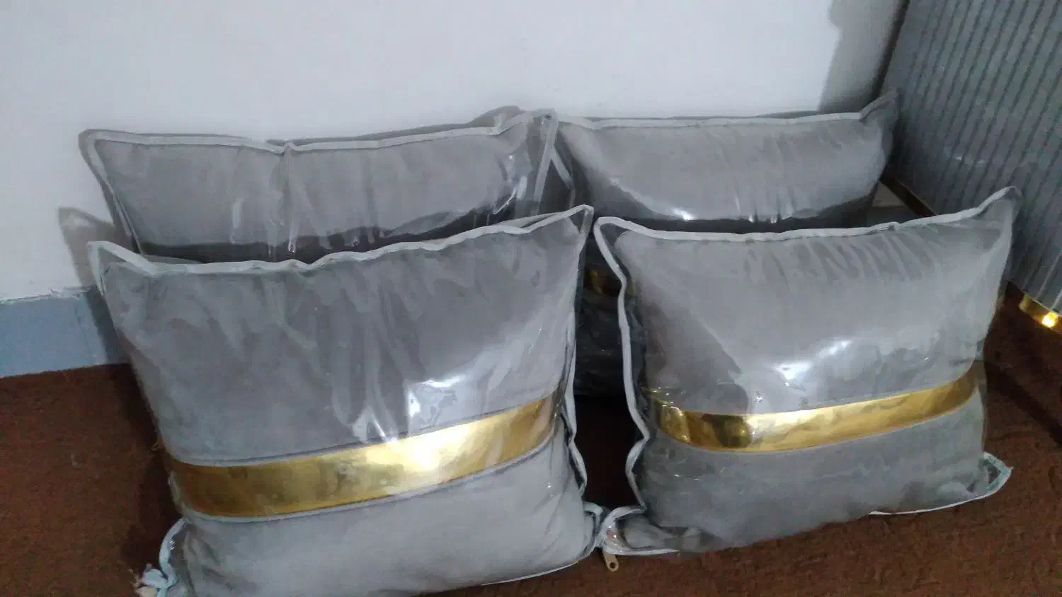 ۴ عدد کوسن مبل|رختخواب، بالش، پتو|اهواز, پدافند|دیوار