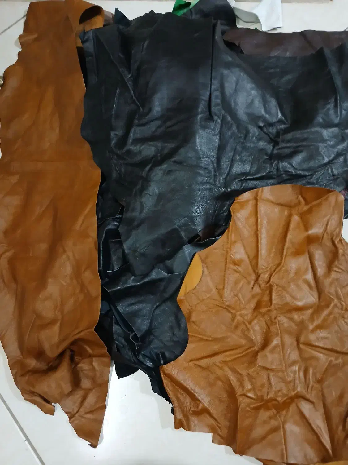 ۱۰ کیلو تیکه چرم گوسفندی با قیمت مناسب|کیف، کفش، کمربند|باقرشهر, |دیوار