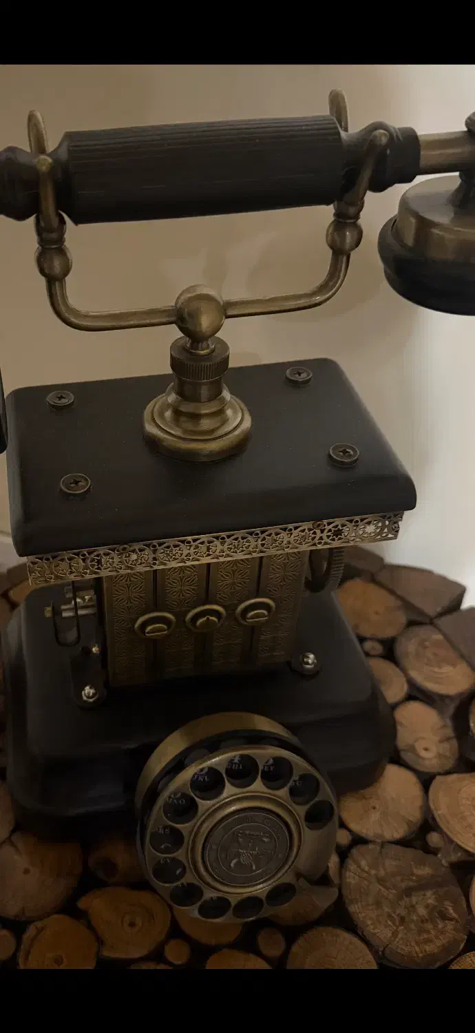 تلفن مدل قدیمی نو|کلکسیون اشیاء عتیقه|صفائیه, |دیوار
