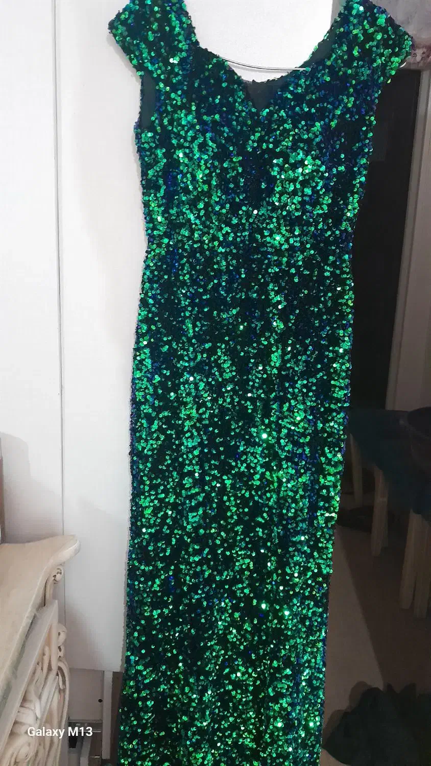 لباس مجلسی|لباس|رباط‌کریم, نصیرشهر|دیوار