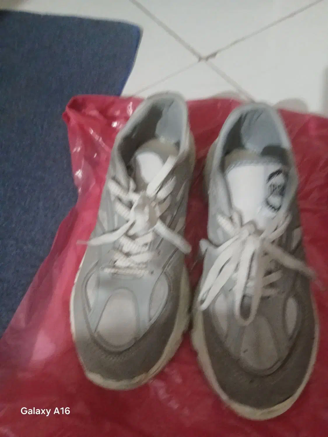 فروش سه جفت کفش به قیمت مناسب.هرکدام سیصد تومان|کیف، کفش، کمربند|تهران, گمرک|دیوار