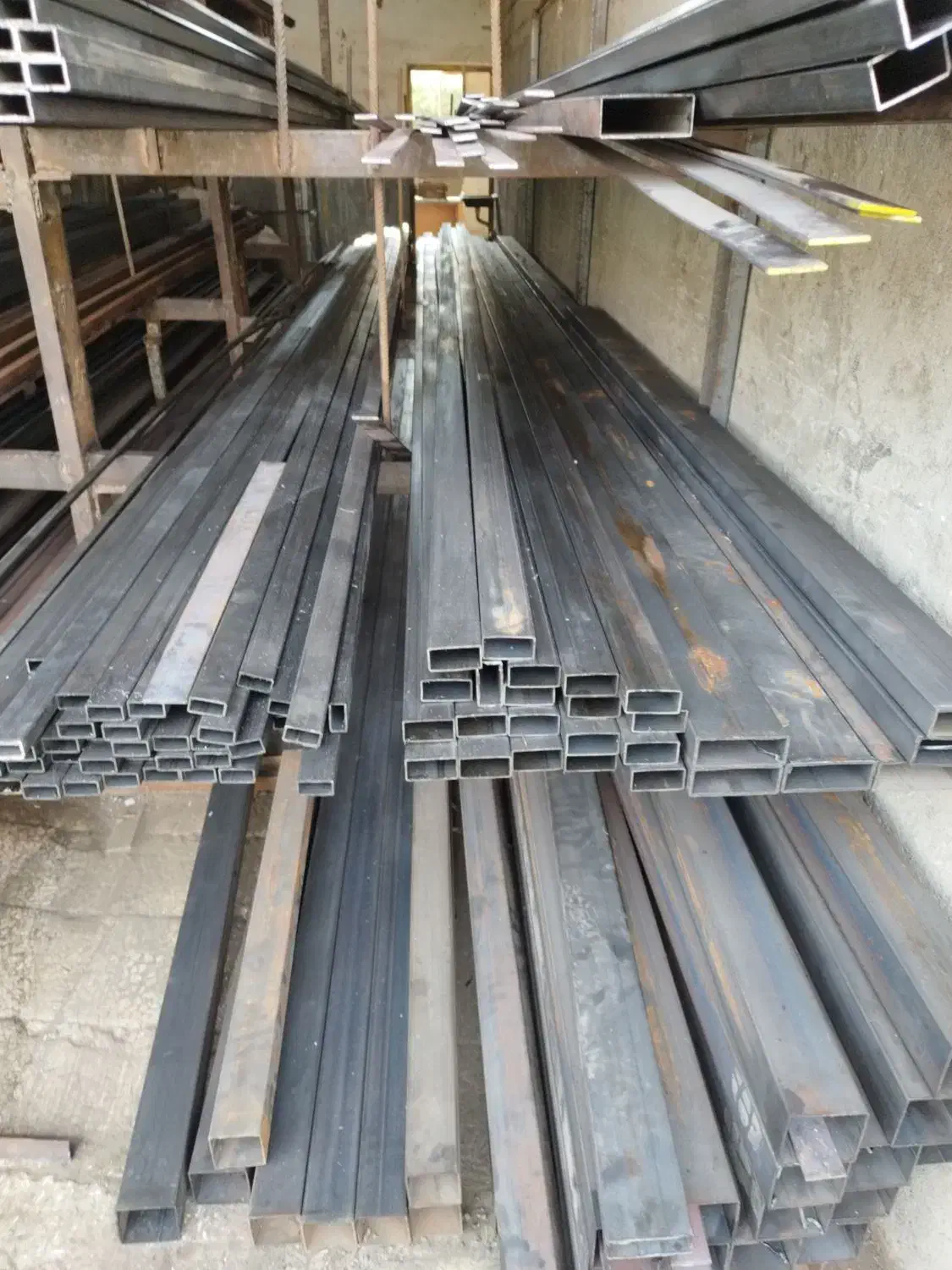 استخدام کارگر ساده با مهارت رانندگی نیسان|استخدام صنعتی، فنی، مهندسی|پارسآباد, |دیوار