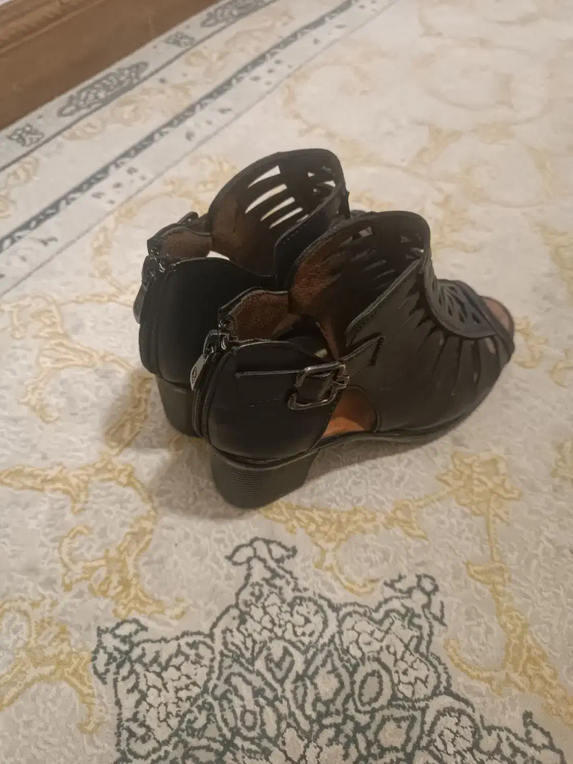 کفش  مجلسی|کیف، کفش، کمربند|اشتهارد, |دیوار