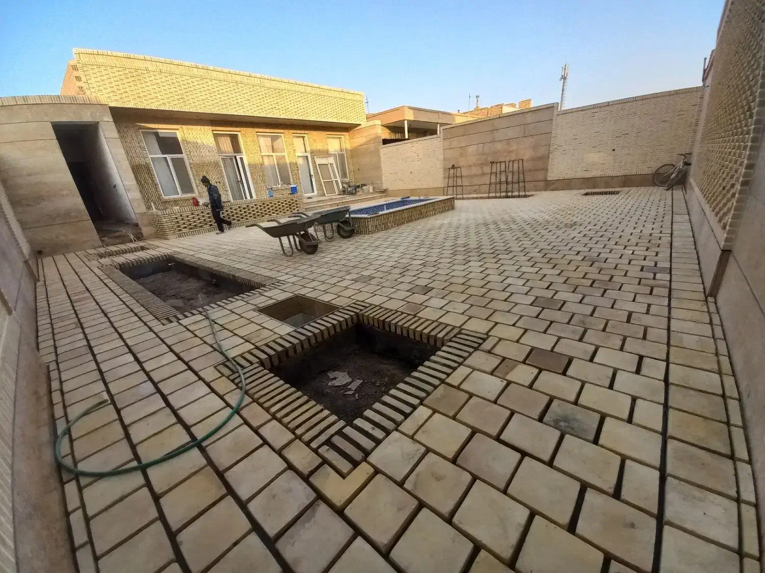 نیاز مند شاگرد برای نماکاری|استخدام معماری، عمران و ساختمانی|میبد, |دیوار