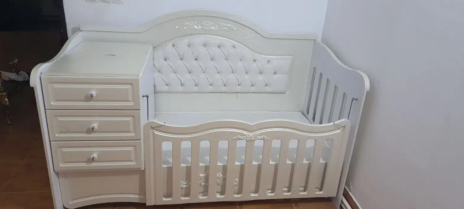 تخت خواب کودک با تشک در حد نو|تخت و سرویس خواب|مرند, |دیوار