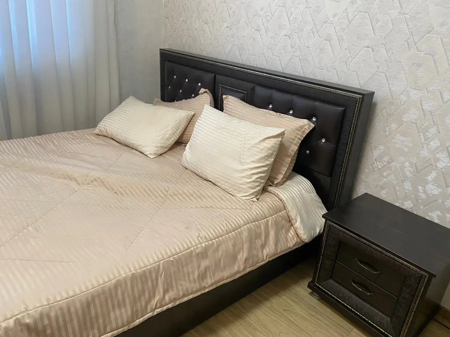 سرویس خواب دو نفره|تخت و سرویس خواب|چناران, |دیوار