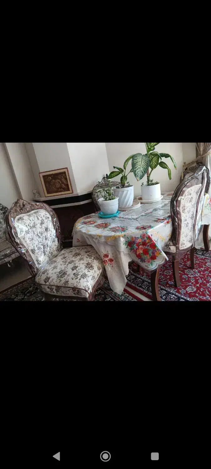 میزناهارخوری شش نفره همراه چهارعدد صندلی|میز و صندلی غذاخوری|ملکآباد, |دیوار