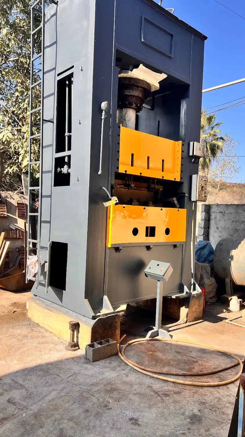 پرس هیدرولیک ۱۶۰تن روسی  و ۲۵۰تن|ماشین‌آلات صنعتی|تهران, تهرانپارس شرقی|دیوار