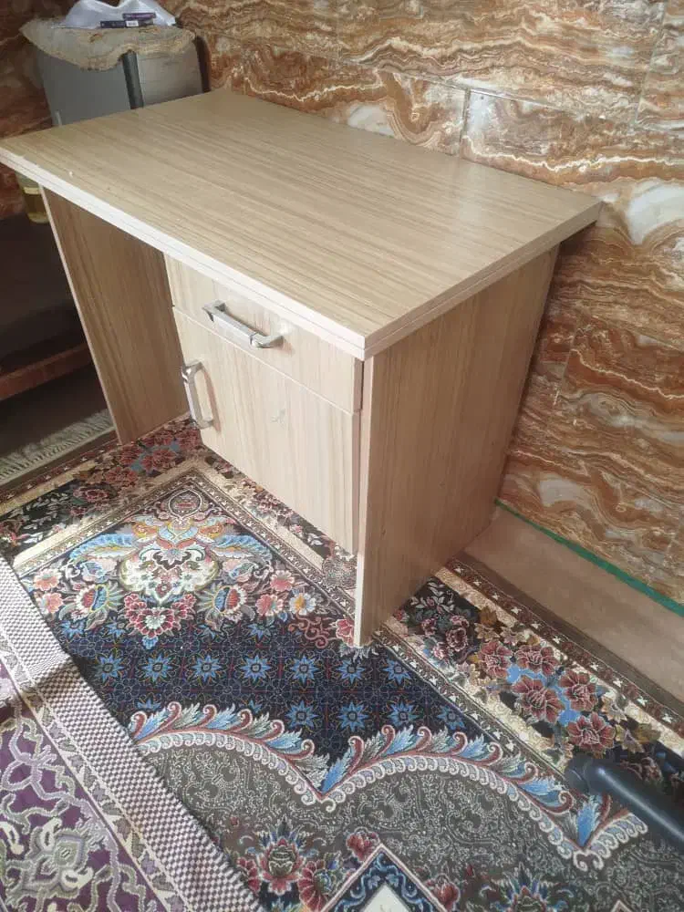 میزتحریر(کامپیوتر)|میز تحریر و کامپیوتر|میبد, |دیوار