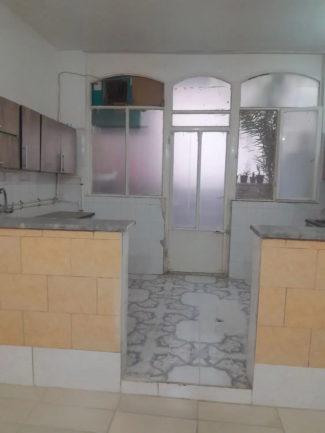 زیر زمین گلخانه نزدیک خیابان اصلی|اجارهٔ خانه و ویلا|قم, زنبیل آباد|دیوار