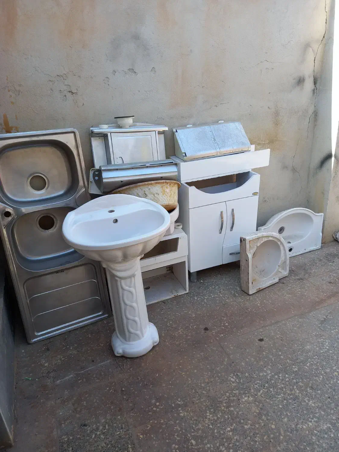 روشویی و ظرفشویی و ابگرم کن مخزنی|لوازم سرویس بهداشتی|بندر امام خمینی, |دیوار