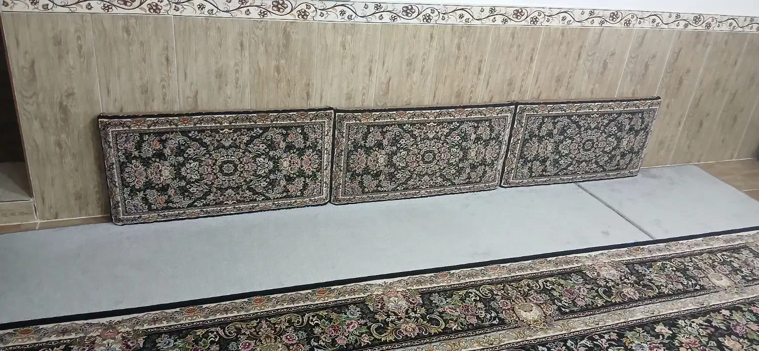 دو تخته ۱۲ متری فرش طرح گل آذین و ۶ عدد پشتی|فرش|کامیاران, |دیوار