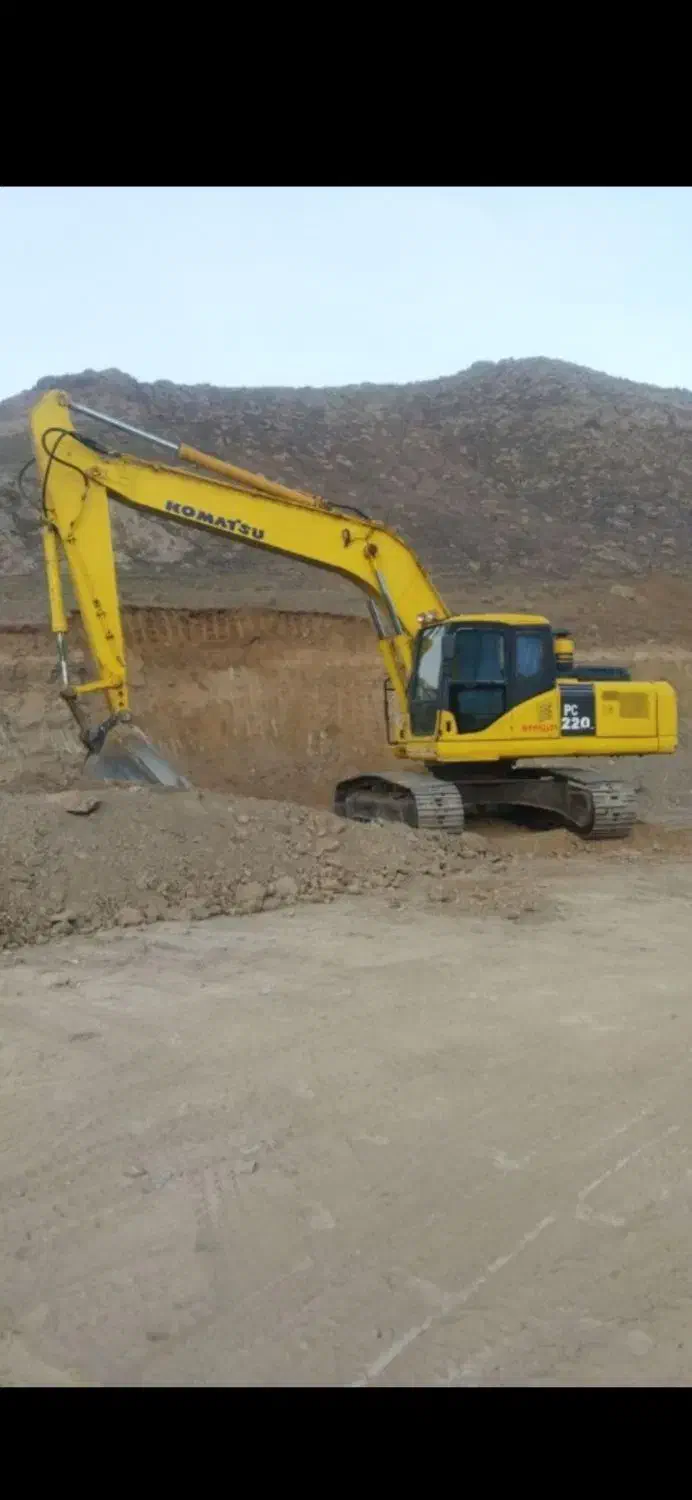 اجاره بیل مکانیکی کوماتسو ۲۲۰خط۷|خدمات حمل و نقل|زاهدان, |دیوار