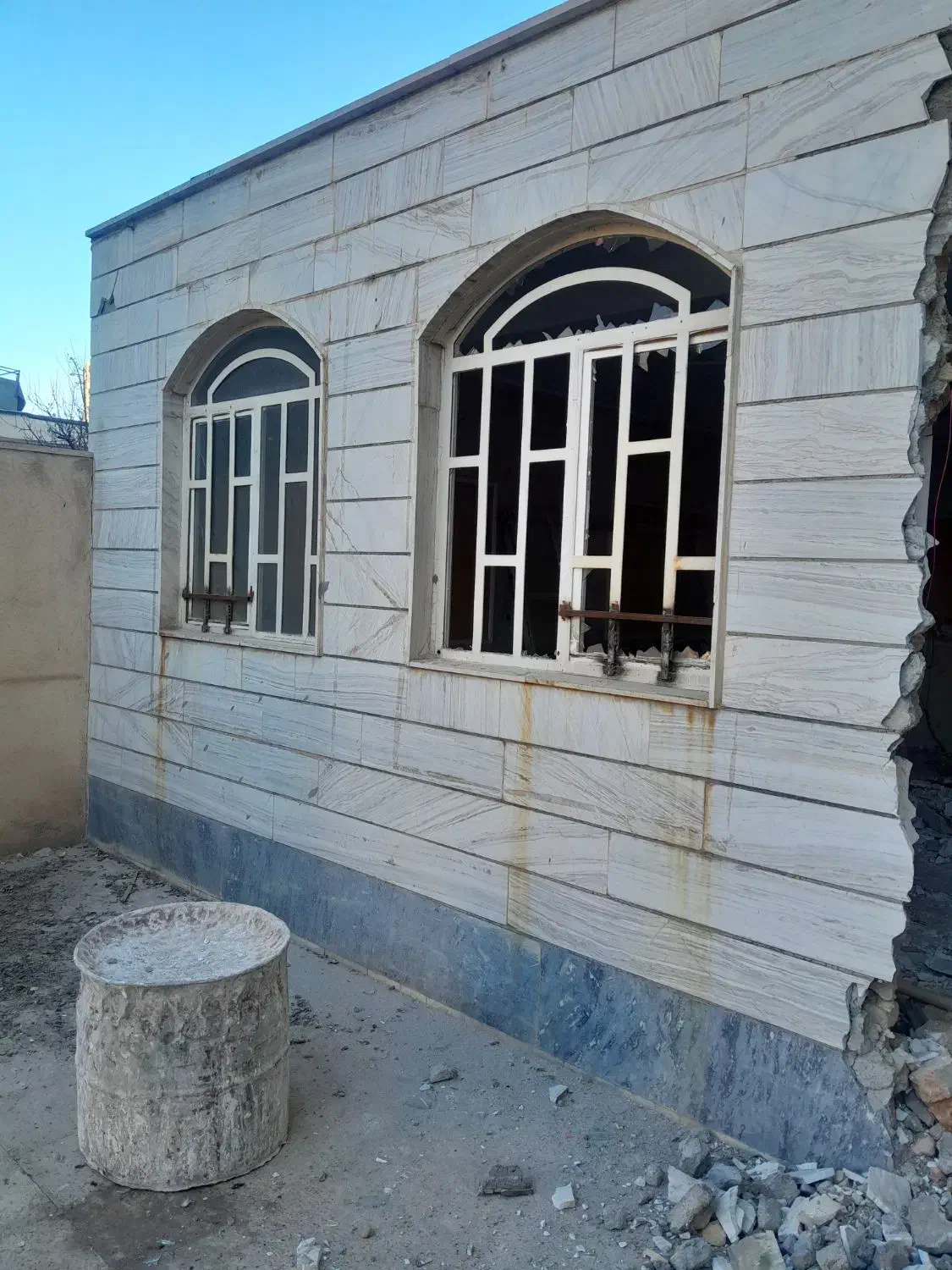 ۱عدد در۴عدد پنجره سالم|مصالح و تجهیزات ساختمان|محمدشهر, همایون ویلا|دیوار