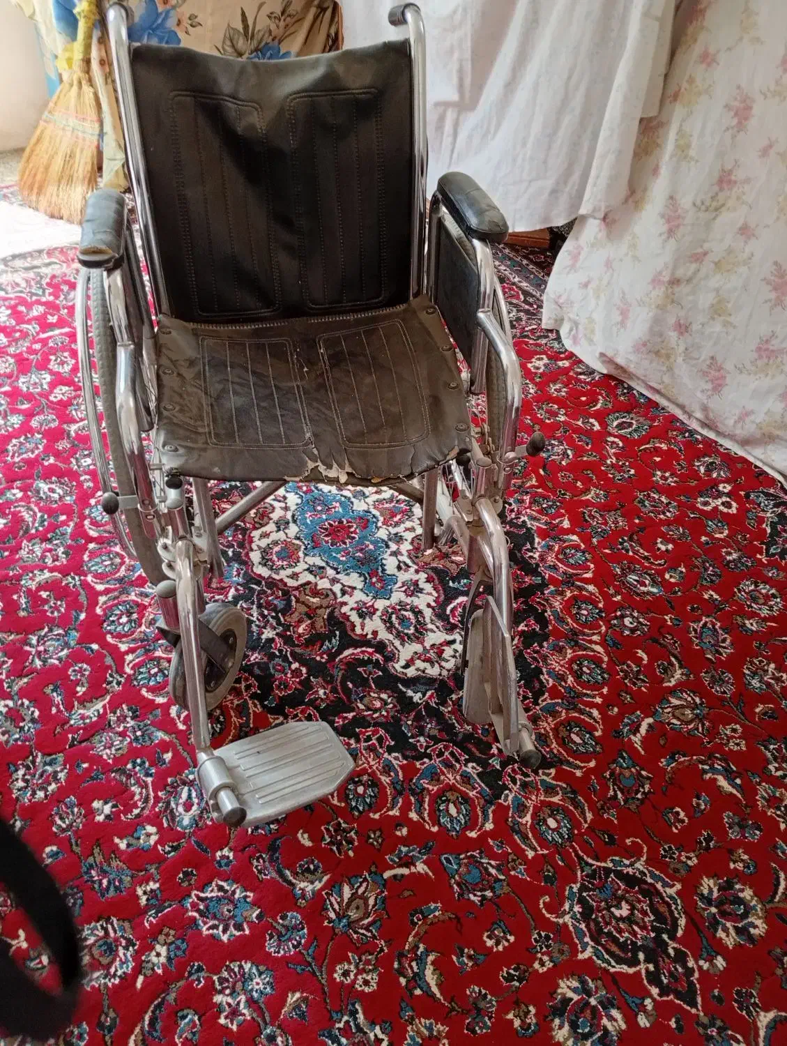 ویلچر سالم به علت نداشتن جا میفروشم|آرایشی، بهداشتی، درمانی|نیشابور, شهرک زرگران|دیوار