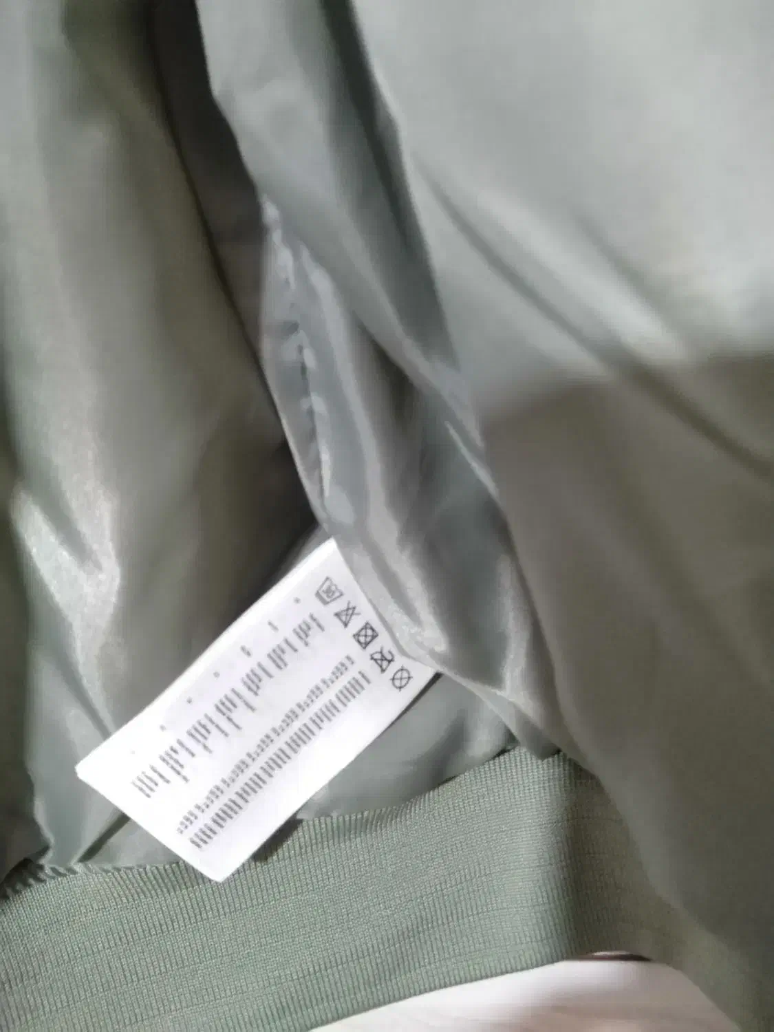 کاپیشان خلبانی المانی|لباس|شیراز, شهرک کوشکک|دیوار