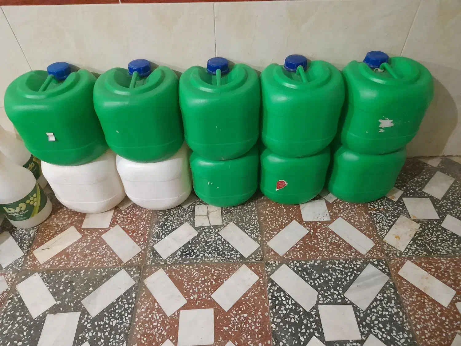 فروش ظرف ۱۰ لیتری جهت زخیره آب یا بنزین ،روغن|ظروف نگهدارنده، پلاستیکی، یکبارمصرف|ساری, |دیوار