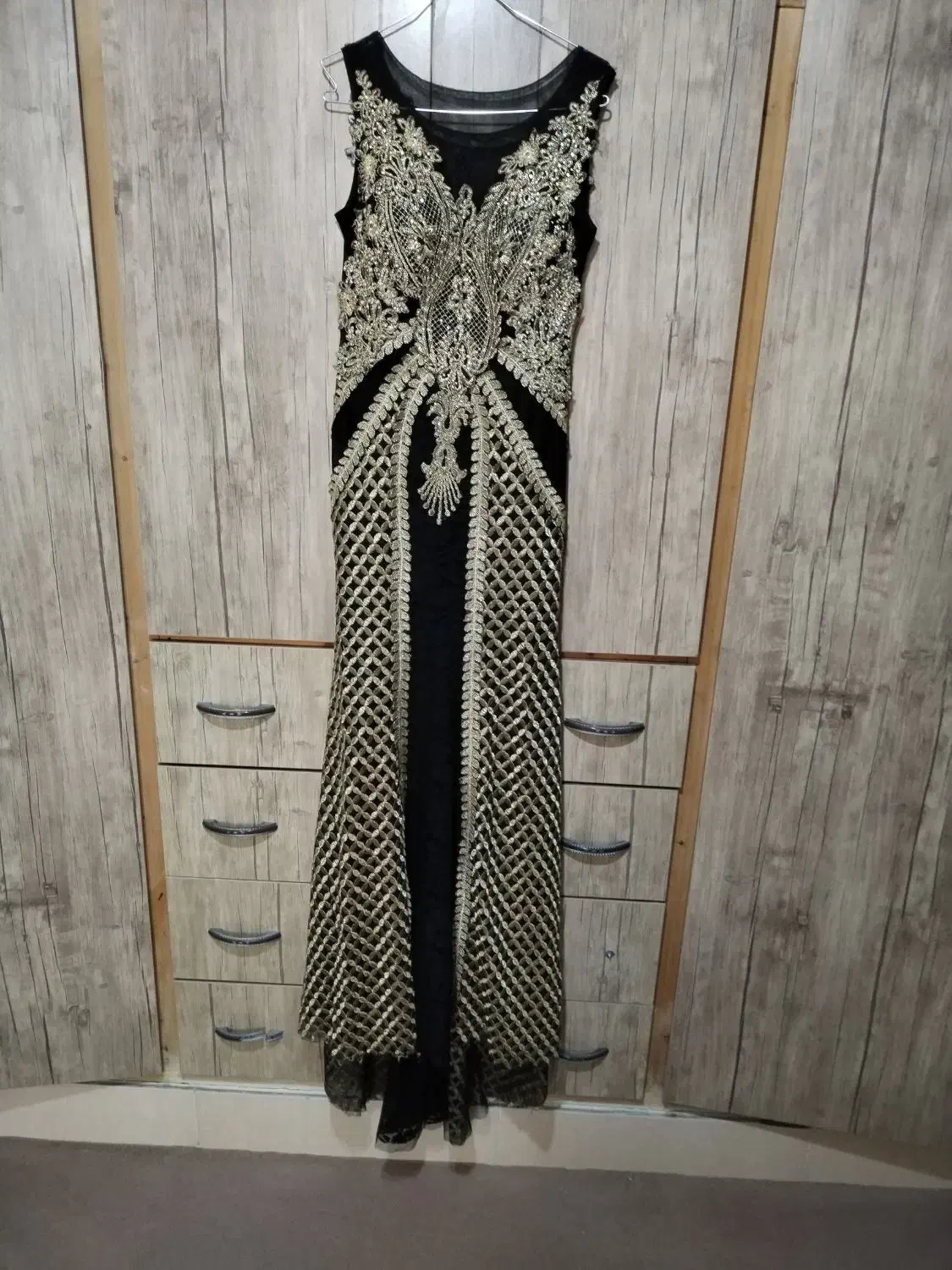 پیراهن مجلسی|لباس|گرگان, |دیوار