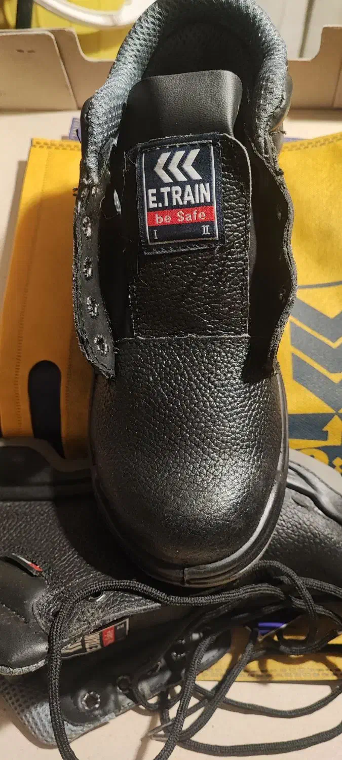 کفش کار|کیف، کفش، کمربند|باقرشهر, |دیوار