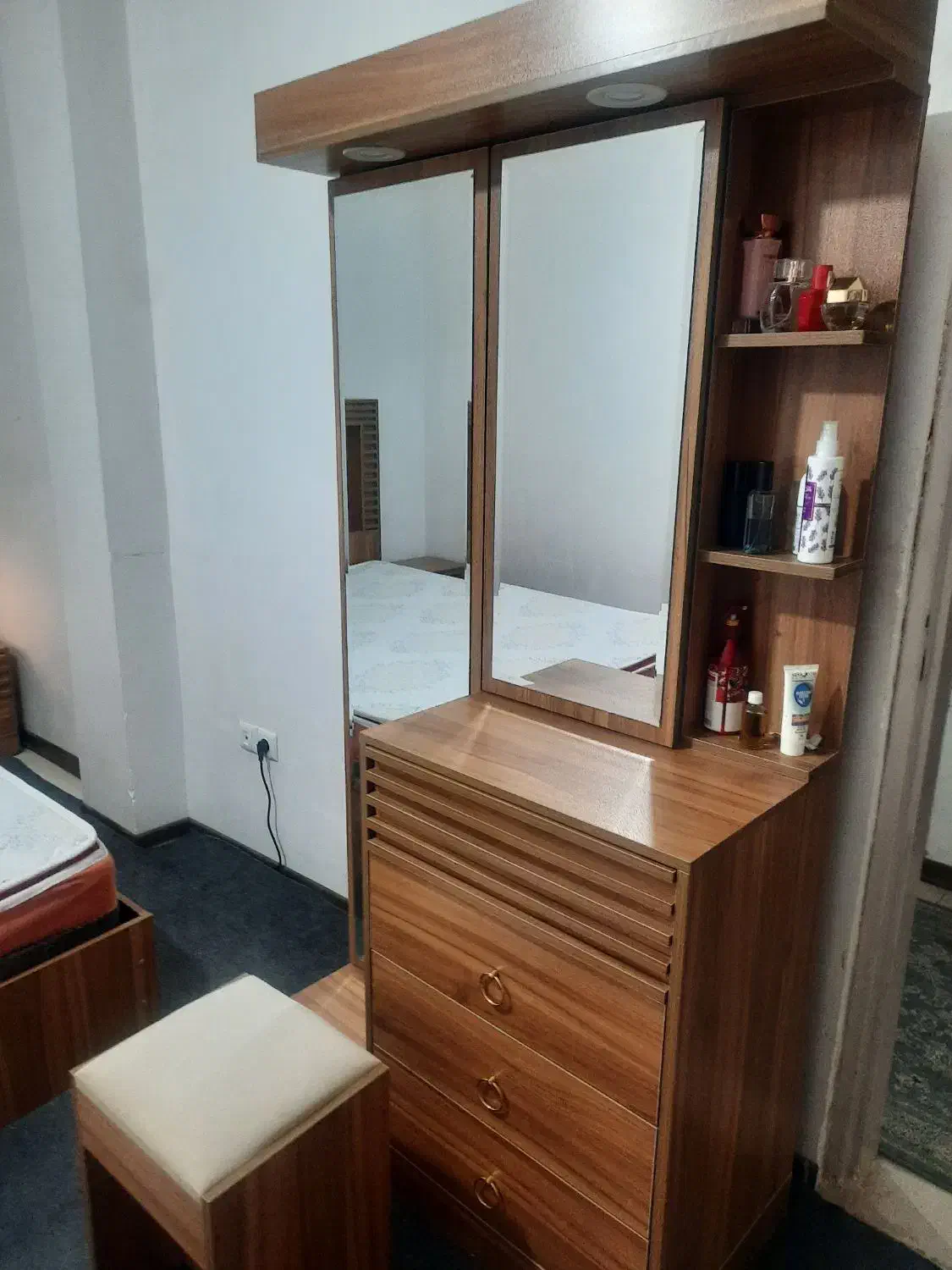 سرویس خواب دونفره|تخت و سرویس خواب|هشتگرد, شهرک مهستان ۲|دیوار