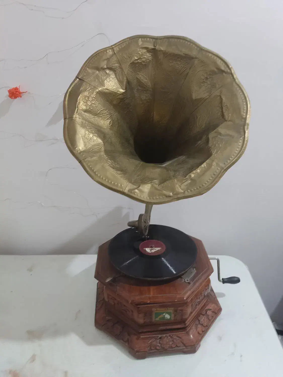 گرامافون قدیمی|کلکسیون اشیاء عتیقه|تربتحیدریه, کلاته توکلی|دیوار