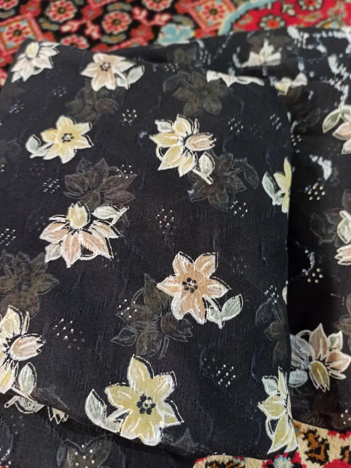 پارچه چادری و پیرهنی|لباس|خرم‌آباد, |دیوار