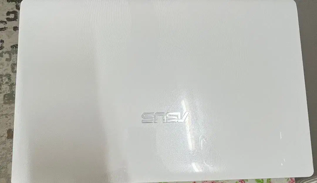 لپتاپ ASUS سفید و بسیار تمیز|رایانه همراه|زاهدان, |دیوار