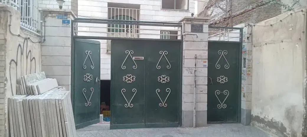 دوعدد در حیاط ماشین رو بزرگ و کوچک|مصالح و تجهیزات ساختمان|تهران, سلیمانی|دیوار