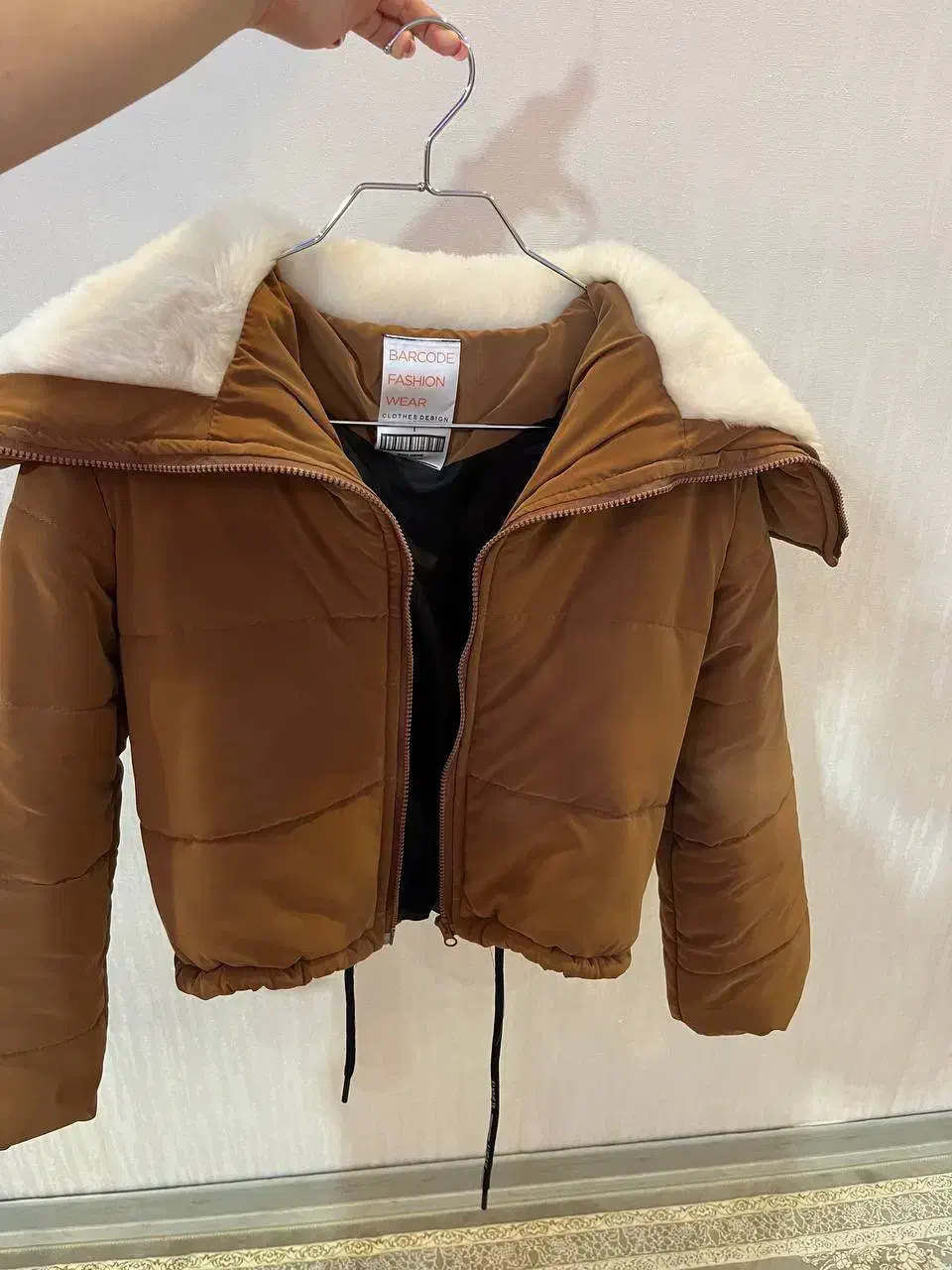 کاپشن|لباس|بندر انزلی, آذربایجان|دیوار