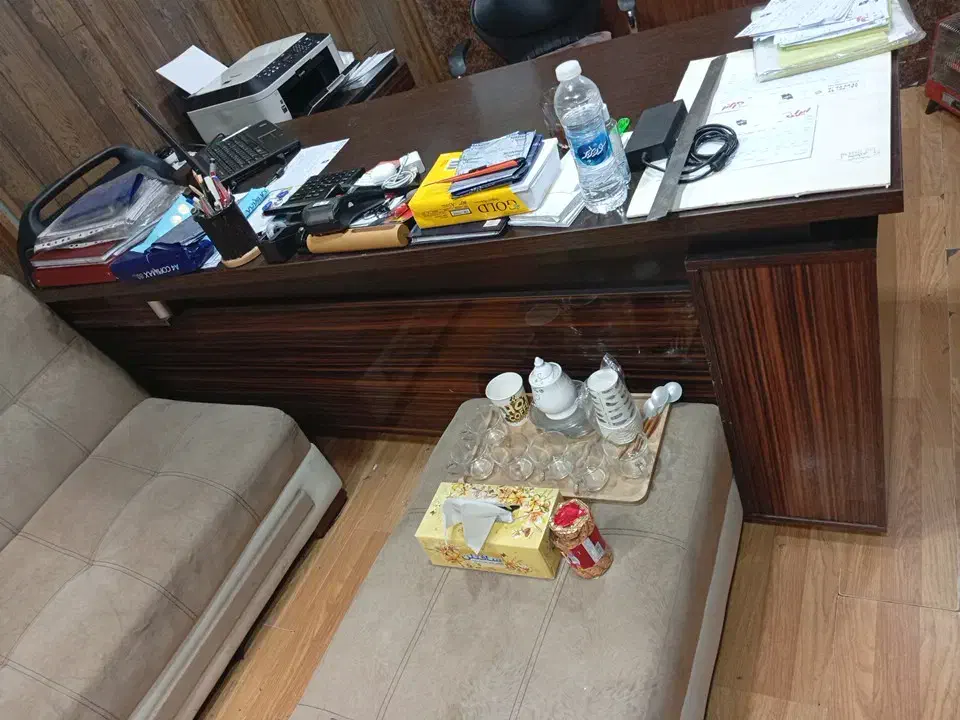 میز مدیریتی و مبل ۷ نفره|مبلمان اداری|تهران, شهرک هما|دیوار