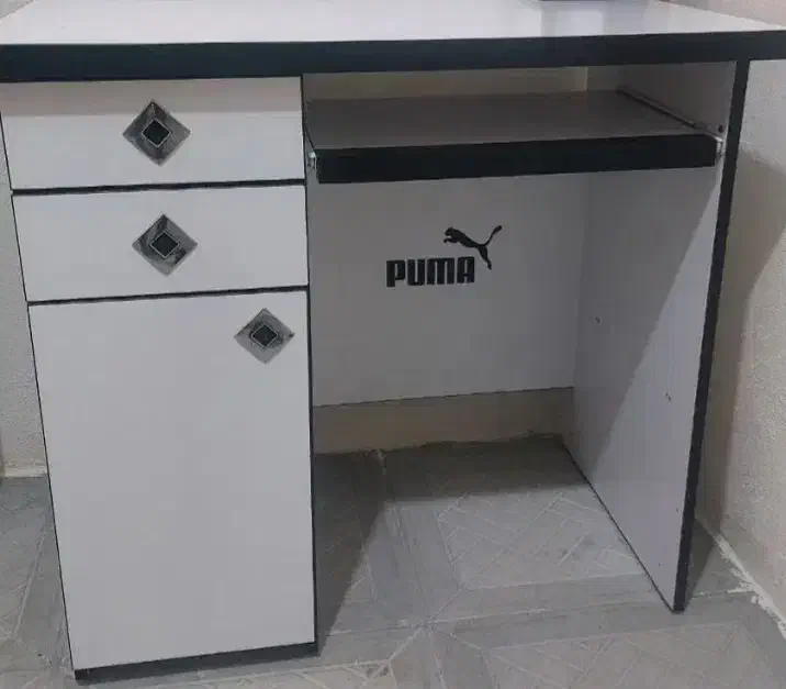 میز تحریر یا کامپیوتر|میز تحریر و کامپیوتر|ارومیه, |دیوار