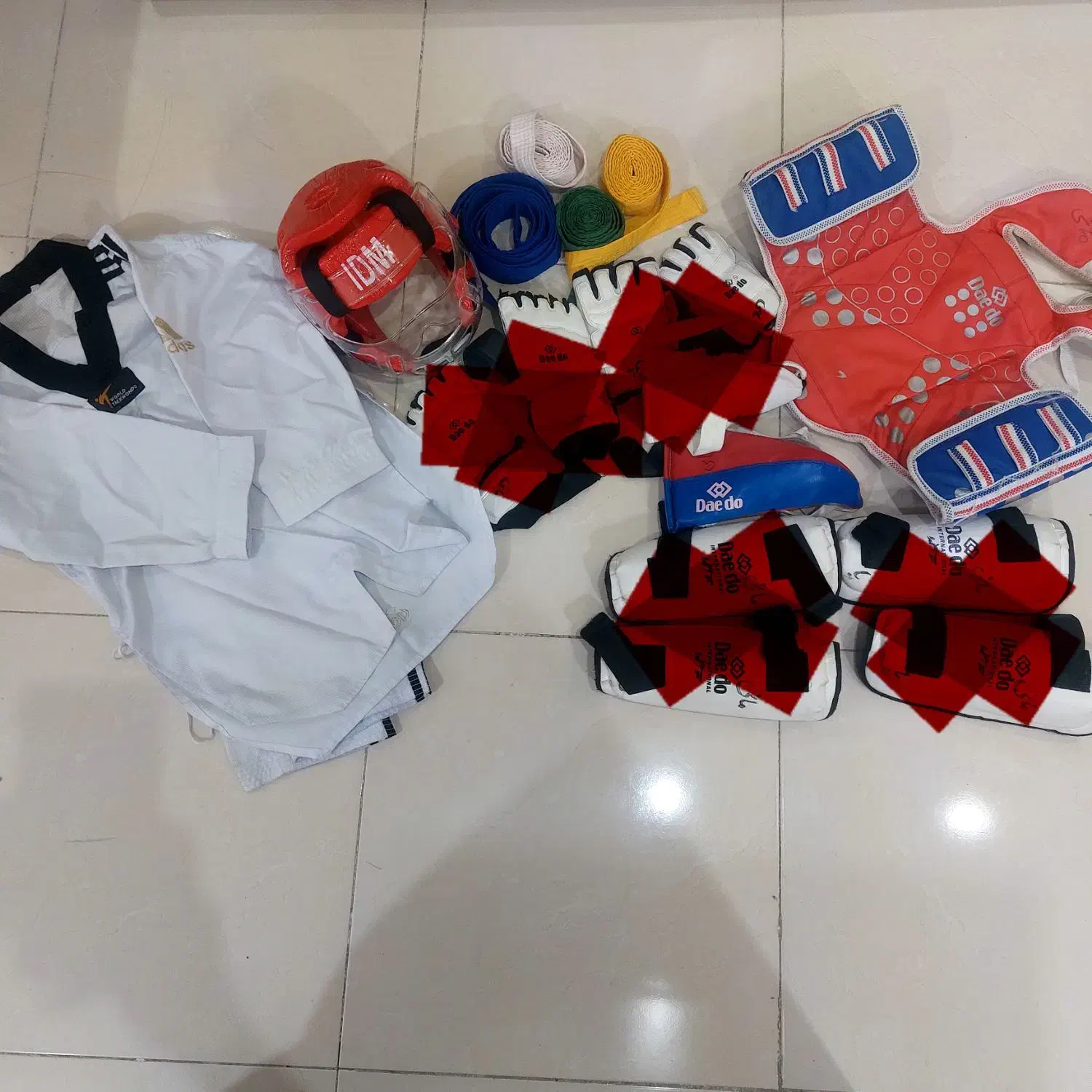 لوازم تکواندو بدون لوازمی که خط خورده و کلاه|تجهیزات ورزشی|تهران, جوادیه|دیوار