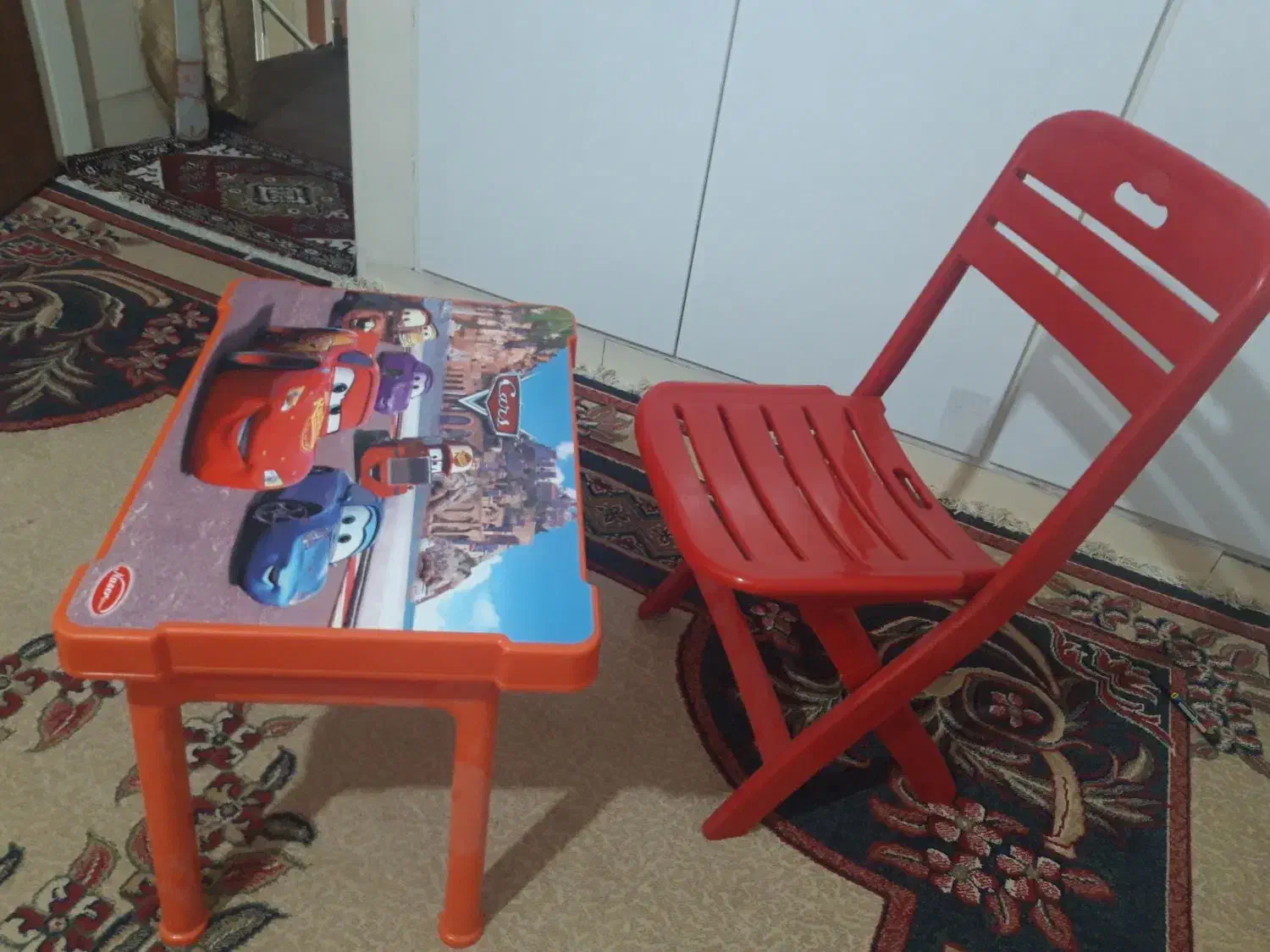 میز و صندلی کودک|تخت و صندلی بچه|شیراز, تندگویان|دیوار
